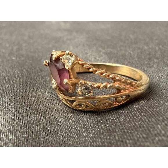 2.3g VINTAGE 18K HGE HEAVY GOLD ELECTROPLATE RING FLOWER GARNET SIZE unknown - Picture 3 of 14